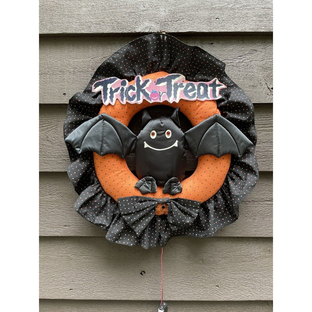 Vintage Halloween Bat Wreath 90s Motion Activated Trick or Treat Polka Dot Decor